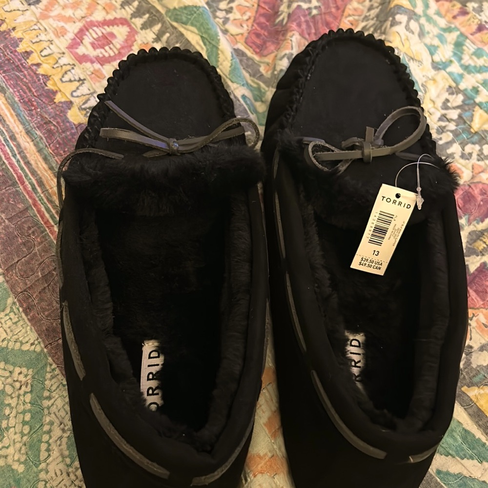 Size 13 black torrid slippers